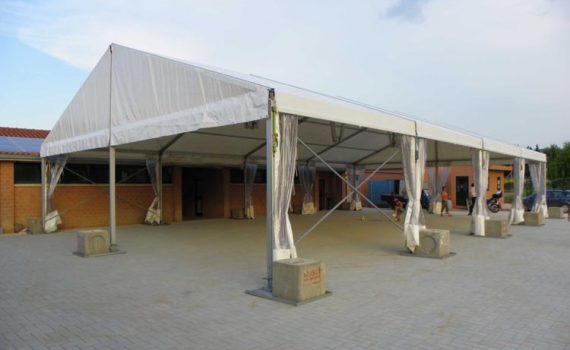 Tensostruttura dim. 12 x 20 m.