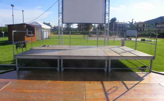 Palco 6 x 4 m.