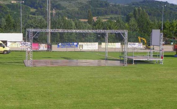 Pista da ballo 12,20 x 9,76 m.