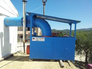 Dimensione 300 x 100 x H 250/200 cm