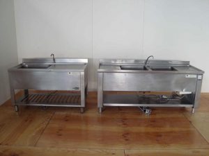 Lavelli ad una e due vasche. Dimensioni varie.
