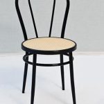 Sedia thonet nera.
